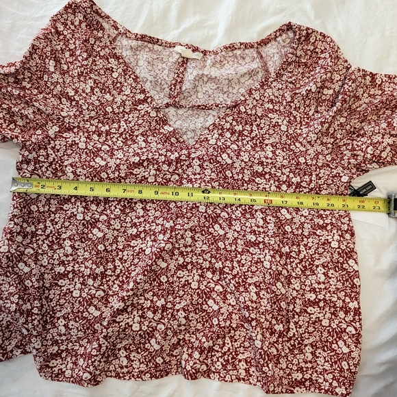 NWT Treasure & Bond Button Down Floral Blouse. Short sleeve. Size Small - Picture 2 of 5